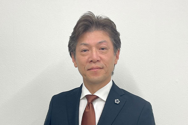 総和代表 江藤 賢一